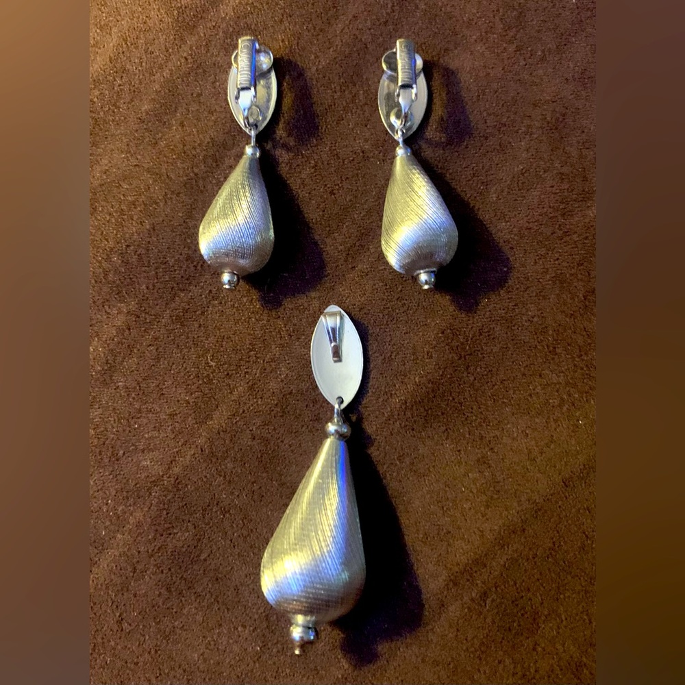 Vintage Sarah Coventry Satin Glow Pendant and Earring Set